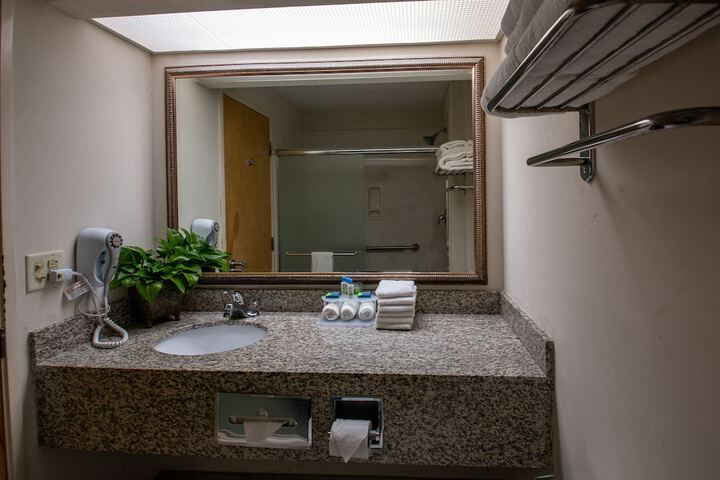 Room 14 of 32