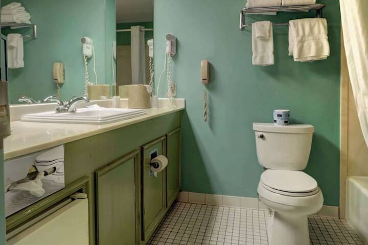 Room 60 of 142