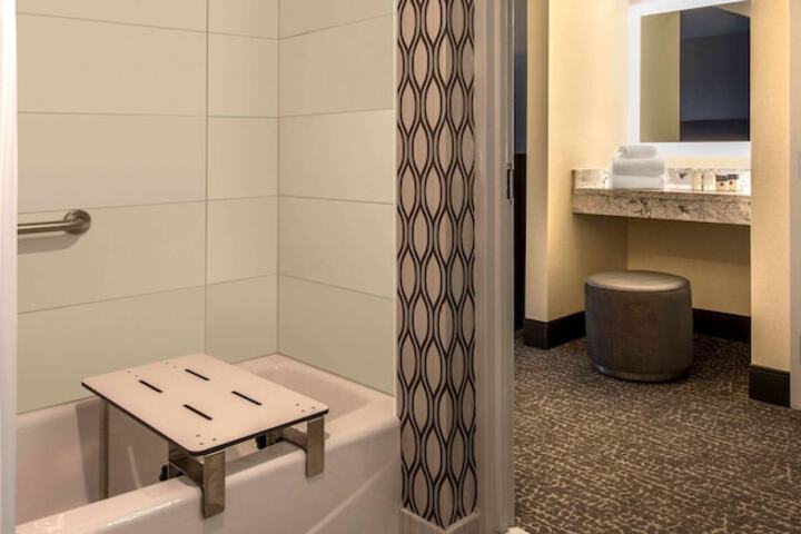 DoubleTree by Hilton Chicago Schaumburg