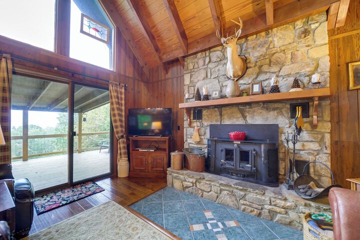 Robbinsville Vacation Rental w / Covered Balcony