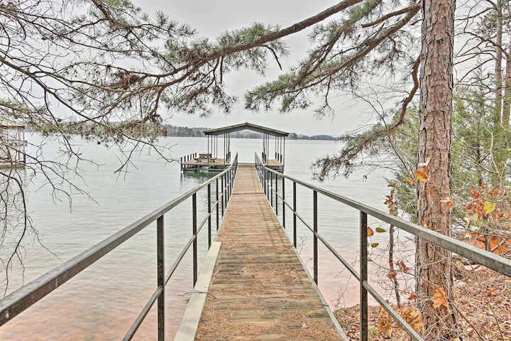 Lake Keowee Home With Balcony & Boat Dock!