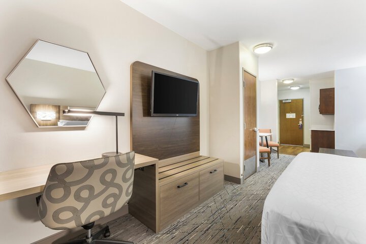 Holiday Inn Express Hotel & Suites Belgrade by IHG