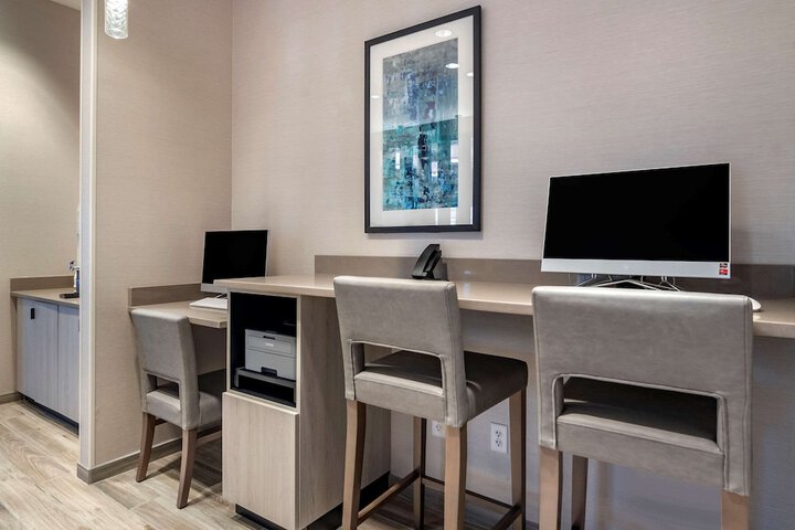 Business Center 44 of 44