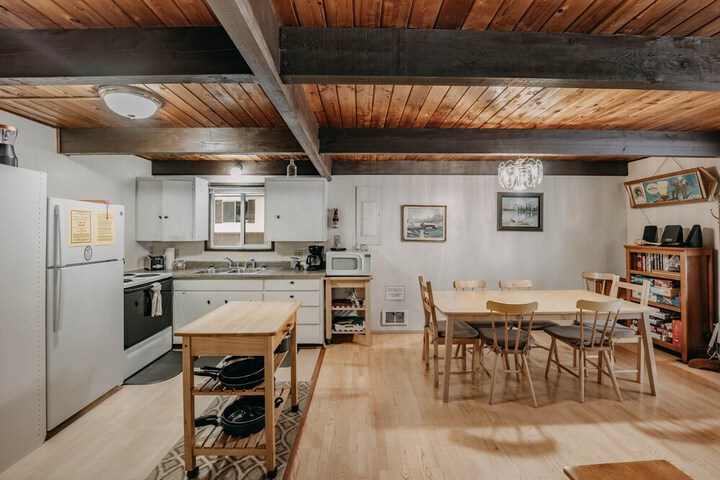 Mt Baker Rim Cabin 63 - a Traditional ski Chalet Pet Friendly Free Wi-fi