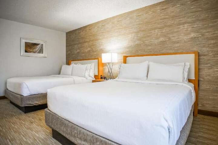 Room 32 of 47