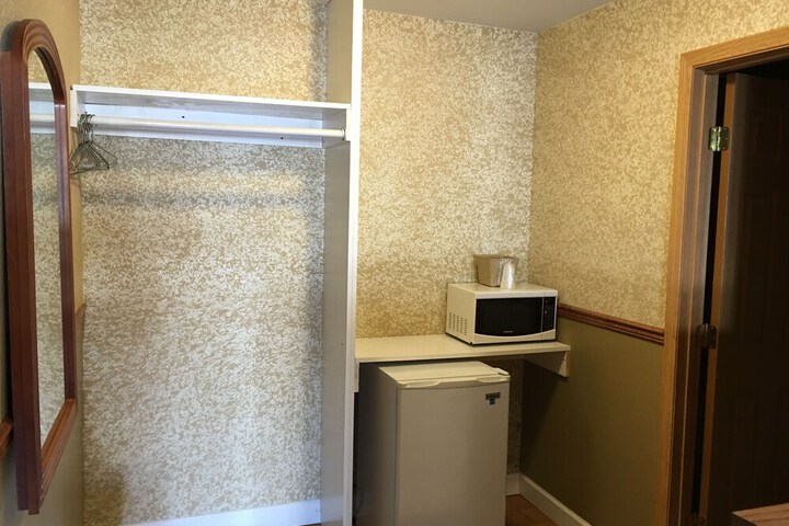 Room 10 of 14