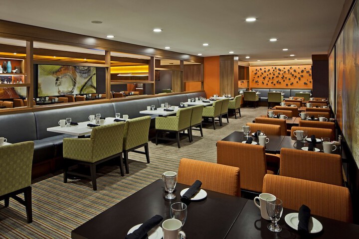 Dining 81 of 98