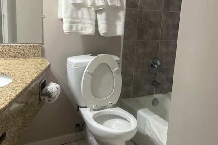 Room 25 of 35