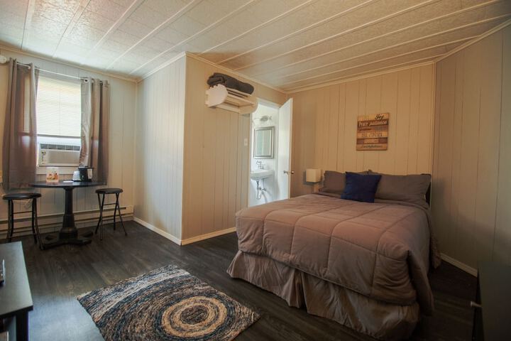 Room 6 of 13