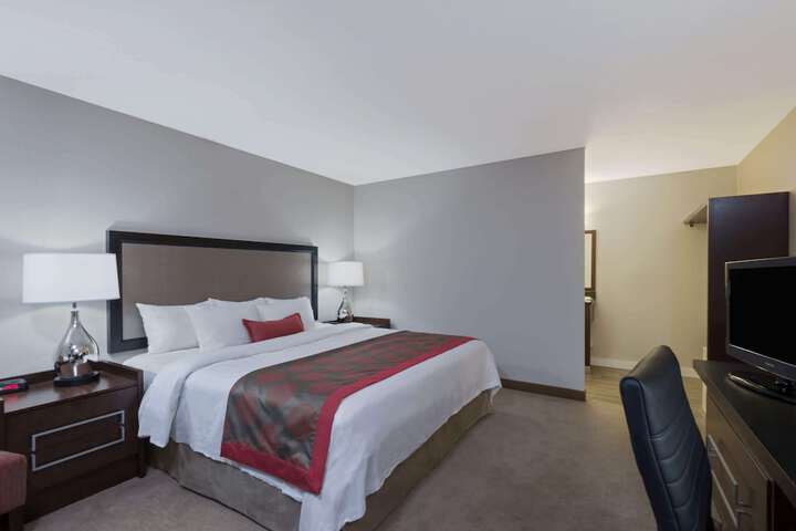 Room 17 of 33