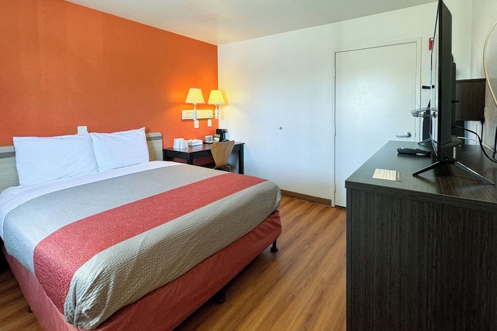 Studio 6 Suites – Bellflower Ca - Los Angeles