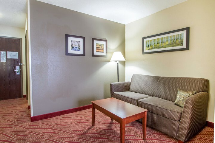 Room 16 of 40
