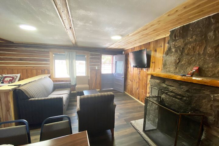 Lounge 96 of 110