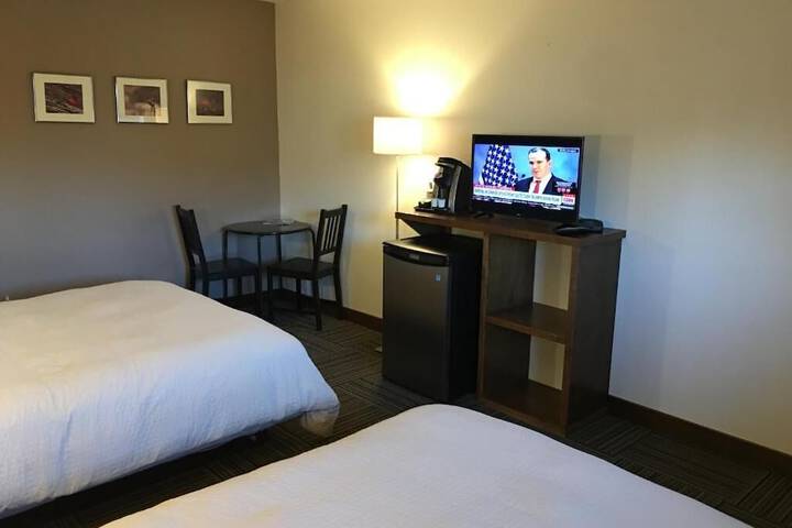 The Canterbury Inn of Downtown Invermere