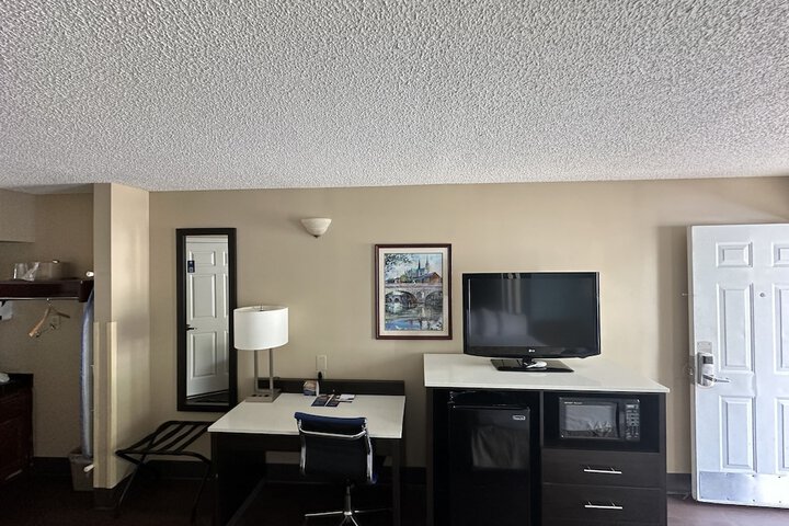 Room 35 of 59