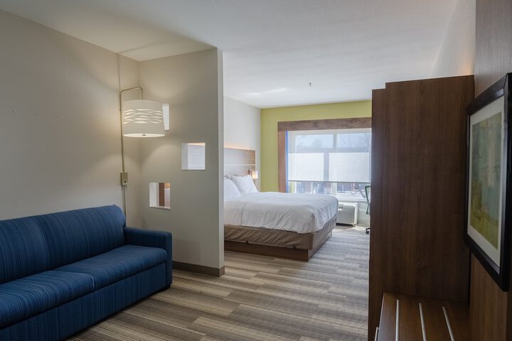 Room 18 of 28