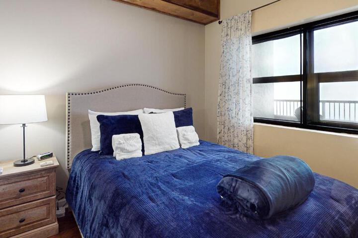 Paradise Peak Retreat