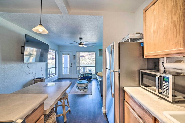 Parker Studio Nestled on the Colorado River!