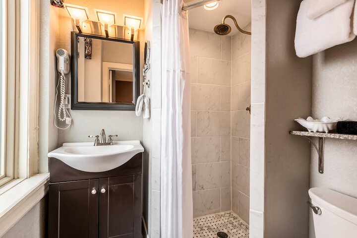 Hotel Bothwell Sedalia Central District an Ascend Collection Hotel
