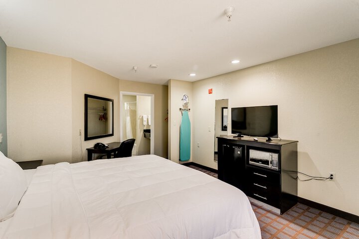 Room 33 of 40