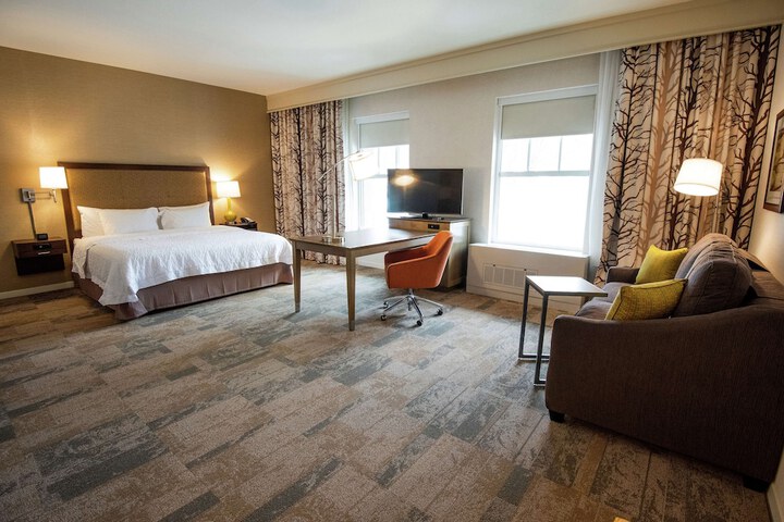 Hampton Inn and Suites Manchester