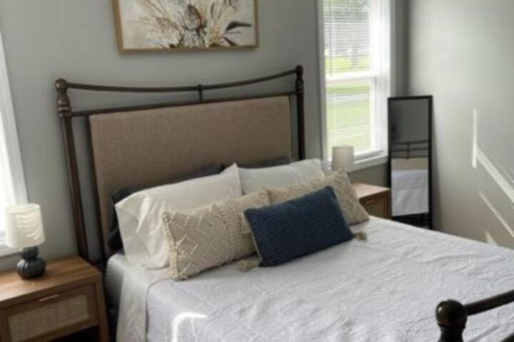 Birdie Mae - 2 bedroom House in DT Hamilton