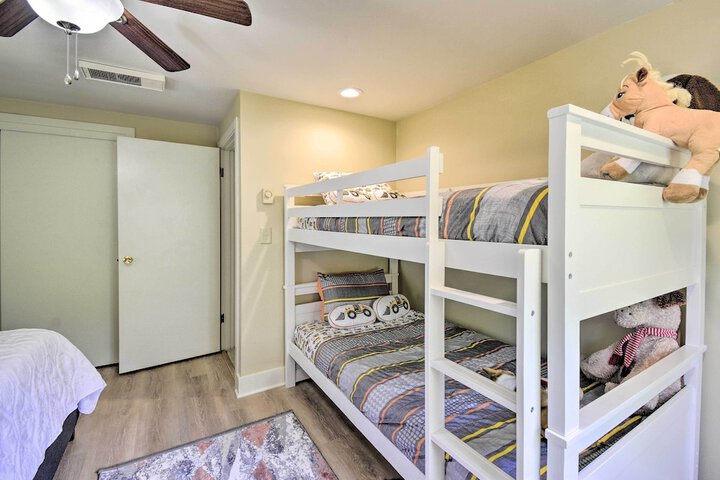 Direct Beach Access: Getaway on Port Orchard!