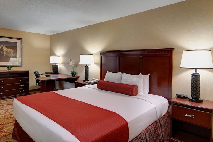 The Grand Hotel - Salem