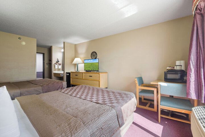 Room 33 of 38