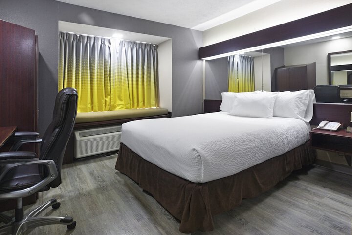 Room 10 of 21