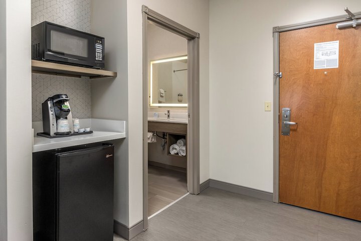 Room 17 of 40