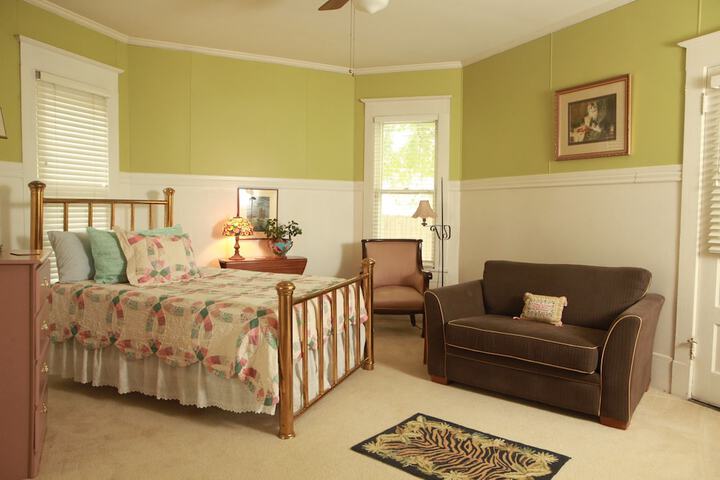 Room 16 of 35