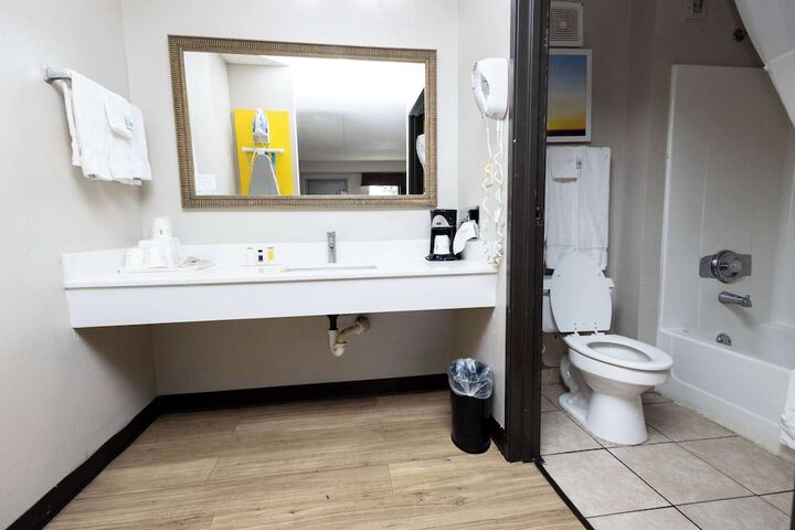 Room 14 of 37