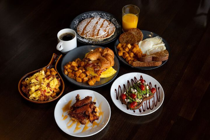 Breakfast/Coffee Service 90 of 106