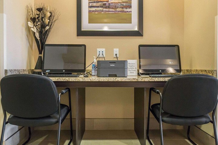 Comfort Inn & Suites Edmonton International Airport