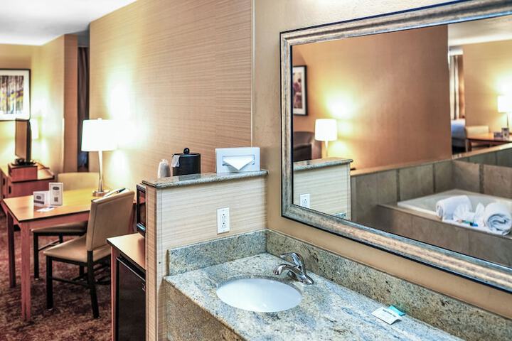 Crystal Inn Hotel & Suites Midvalley