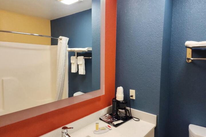 Room 12 of 27
