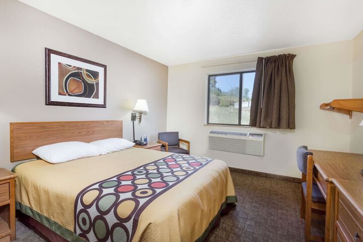 Room 8 of 15