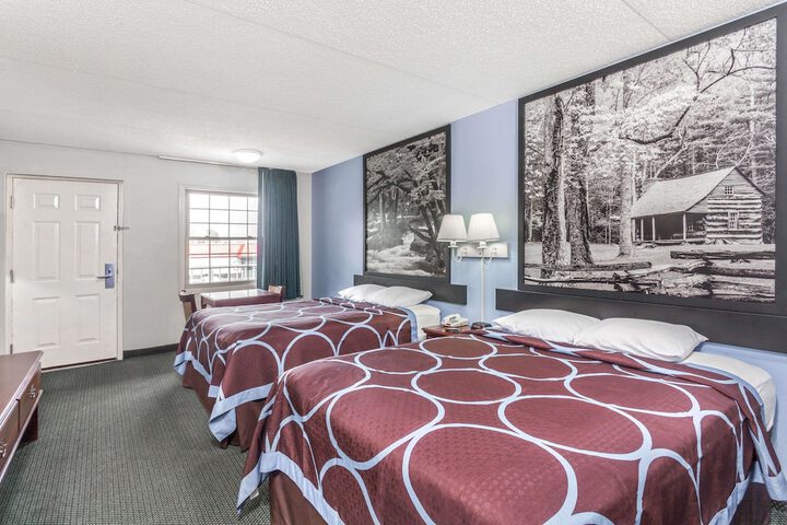 Room 6 of 15