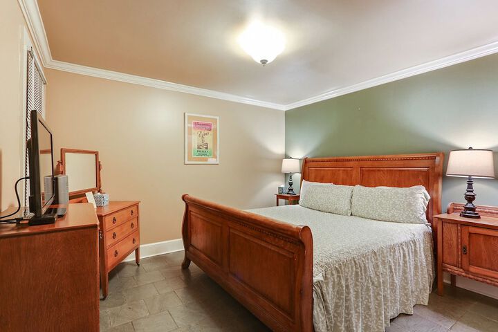 Room 70 of 82