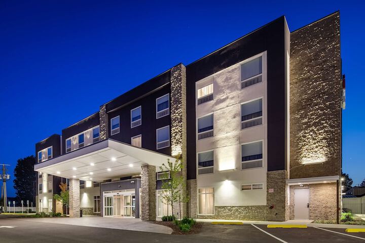 Hotel 2 of 48