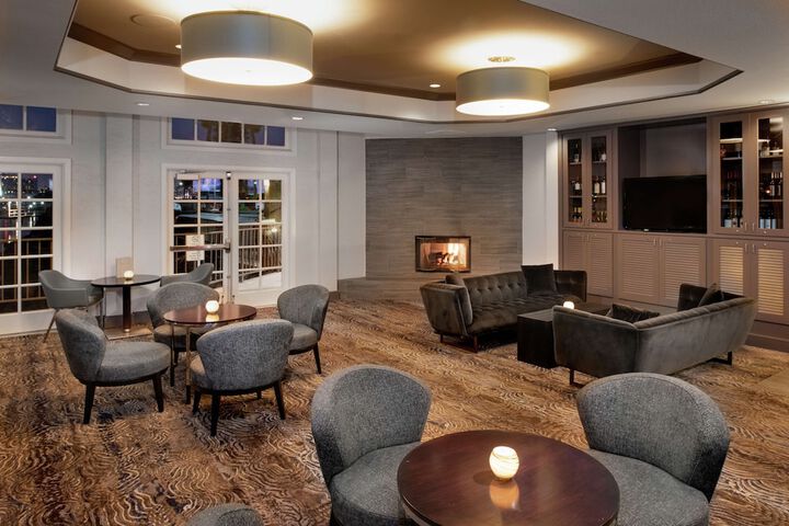 Lounge 64 of 68