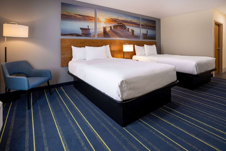 Room 32 of 49