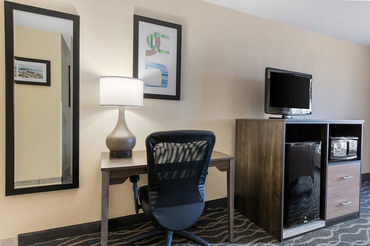 Room 10 of 34