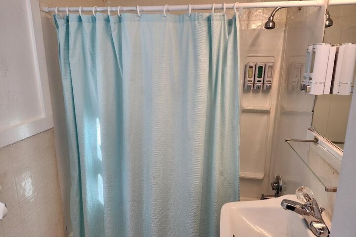 Room 32 of 40