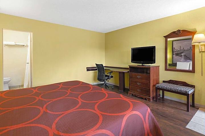 Super 8 by Wyndham Youngstown / Girard