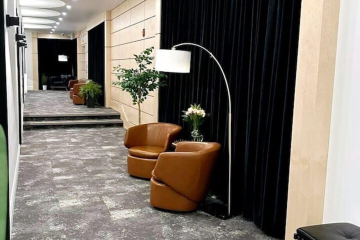 Ballroom/Hall 107 of 110
