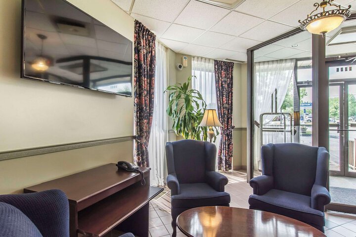Quality Hotel & Suites