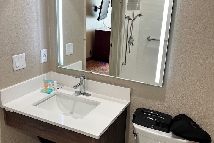 Norland Inn and Suites Roseau