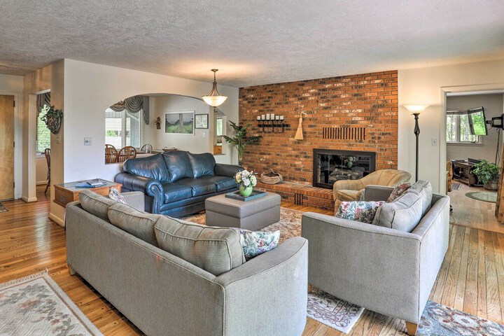 Stunning Fletcher Home: Hot Tub + Fire Pit!